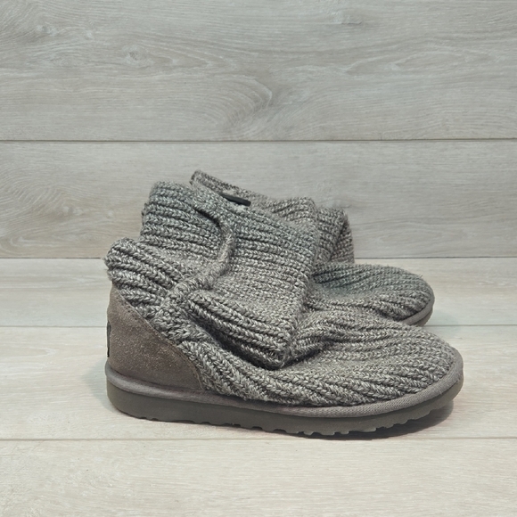 UGG Women 5819 Gray Sweater Button Side Knit Shoes Boots Sz 7 - Picture 2 of 10